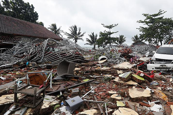 Endonezya'daki tsunamide ölü sayısı 373'e yükseldi