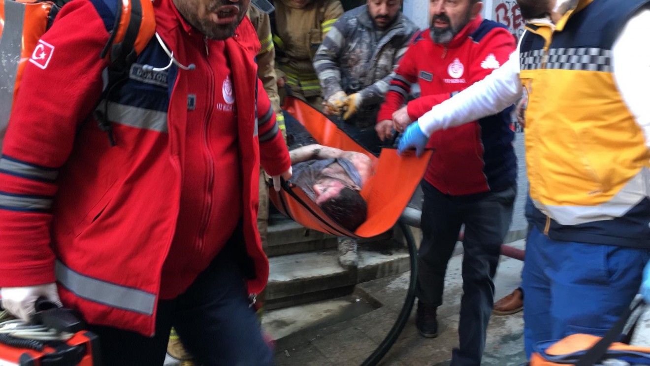 istanbul'da yangın: 3 ölü