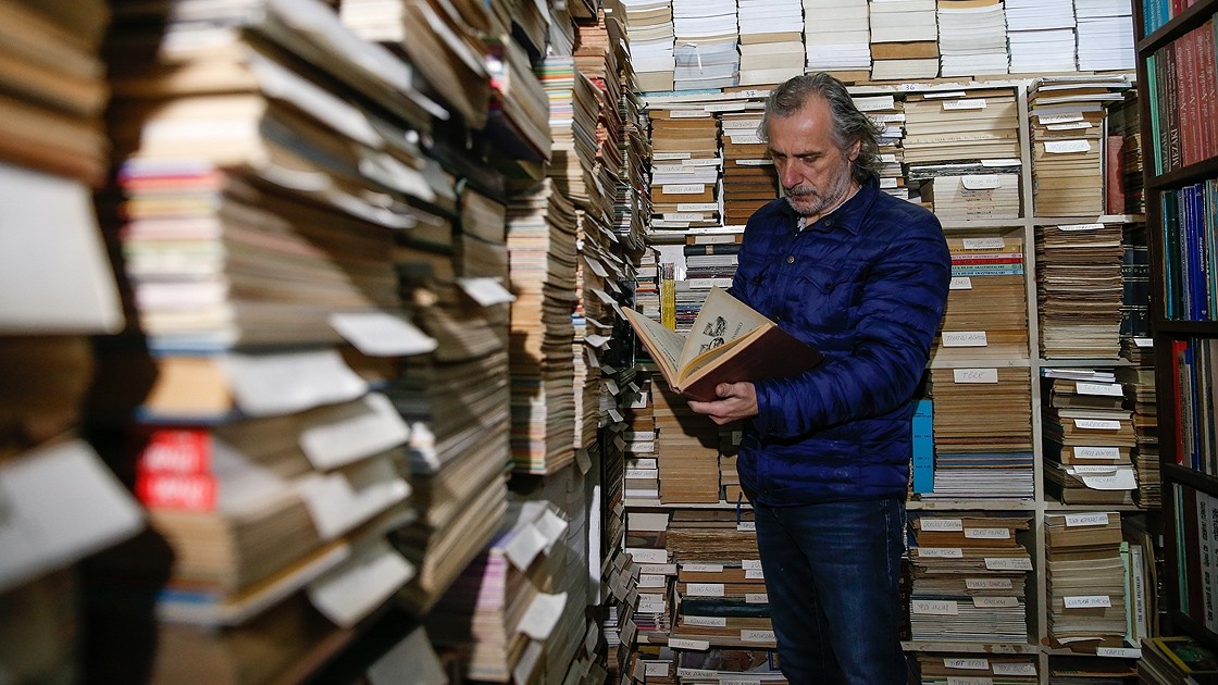150 bin kitapla kütüphane kurmak istiyor