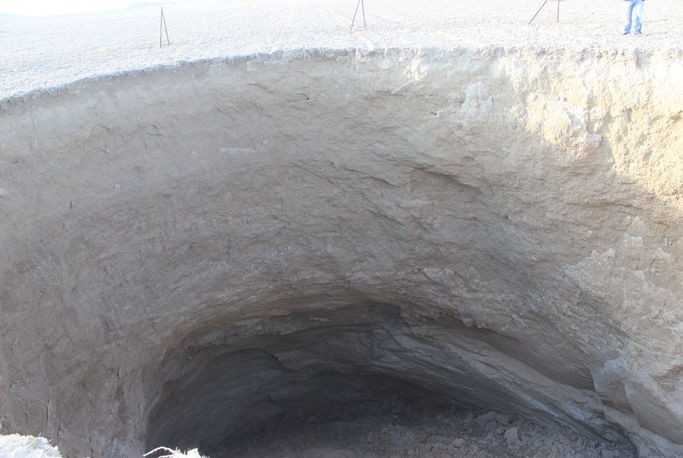Konya'da 30 metre çapında obruk oluştu