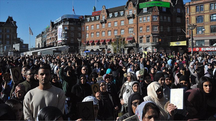 Burası Danimarka! Kur'an'a saygı yürüyüşü
