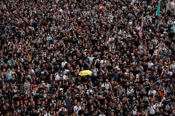 Hong Kong'da göstericileryeniden toplandı