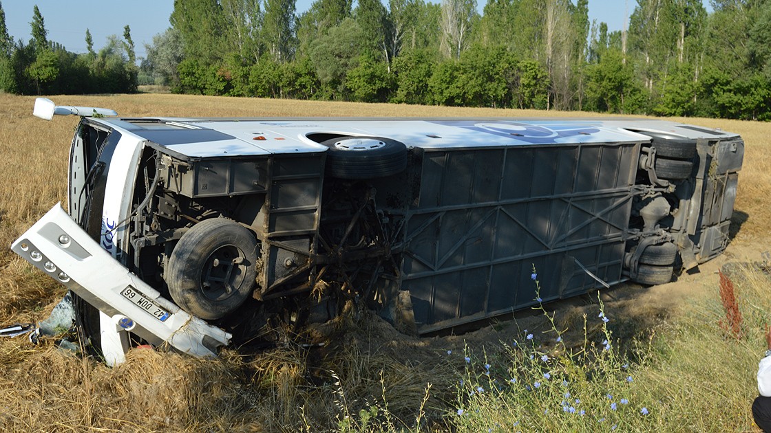 Afyonkarahisar'da yolcu otobüsü devrildi: 7 yaralı