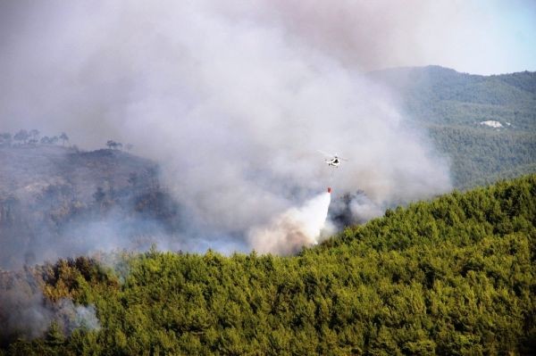 Muğla'daki yangında köylüler evlerini terk ediyor