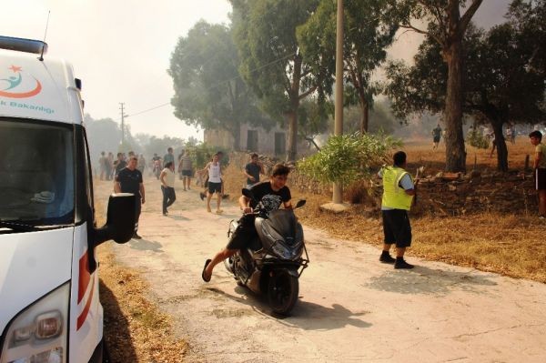 Muğla'daki yangında köylüler evlerini terk ediyor