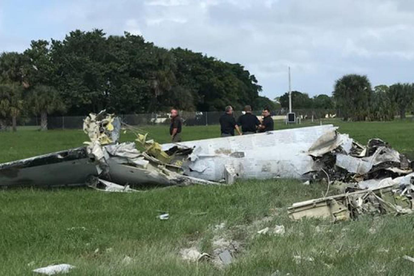 Разбился военный самолет. Авиакатастрофа на Гудзоне 2009. Крушение самолета Air Florida 1982. Падающий летчик.