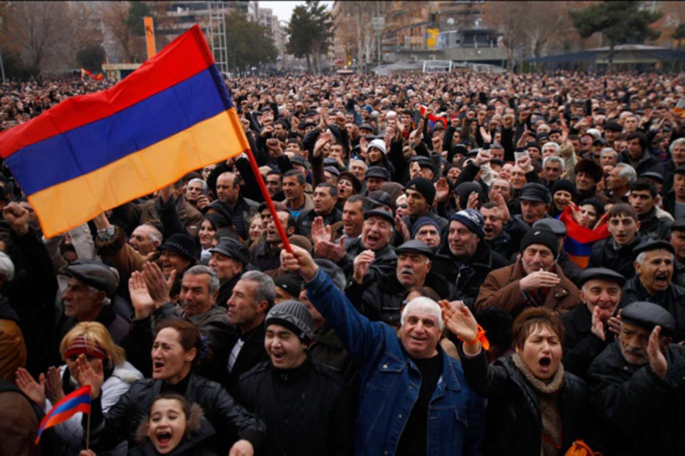 Население армении на сегодня. Митинги в России. Митинг за мир. Население Армении. Армяне народ митинг.