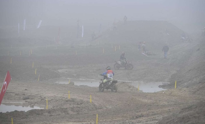 Edirne'deki yoğun sis motor sporlarının finalini iptal ettirdi