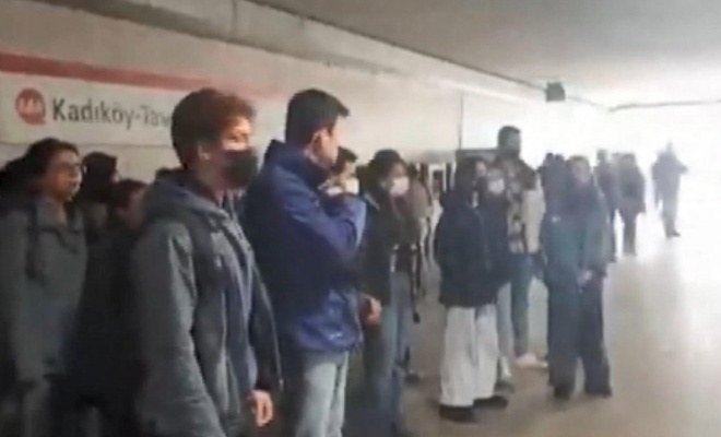 İstanbul'daki ulaşım zammına tepkiler artıyor: Turnikelerden atladılar
