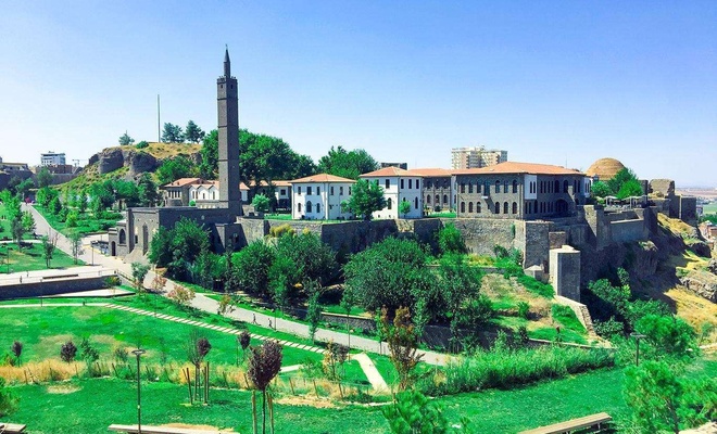 Îro 1383yemîn salvegera fetihkirina Amedê ye
