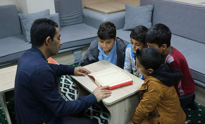 Camilerde ve Kur'an kurslarında yetişkinlere yönelik Kur'an kursları devam ediyor