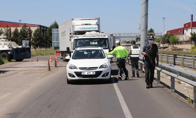 Seyahat yasağı kaldırılan Diyarbakır'da kentte girişler kontrollü bir şekilde yapılıyor