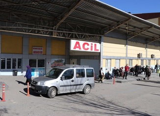 Gaziantep’te hasta yakınları güvenlik görevlilerine saldırdı