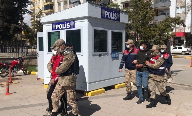 Kilis'te silahlı yaralama ve gasp olayına karışan 2 zanlı tutuklandı