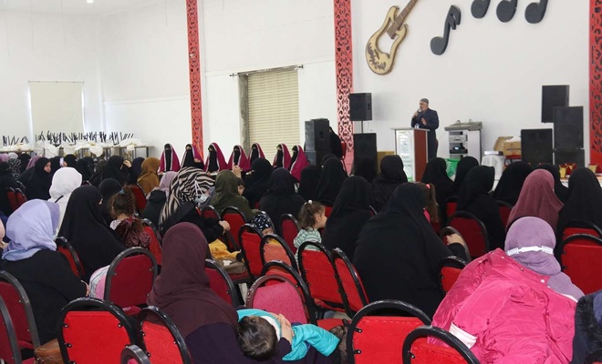 Ergani'de ilimlerini tamamlayan kız talebeler icazetlerini aldı