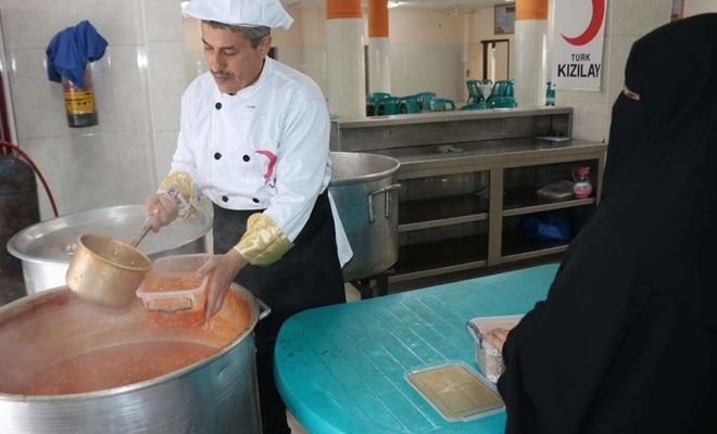 Kızılay Aşevi Gazze'de günde 400 aileye yemek yardımı yapıyor