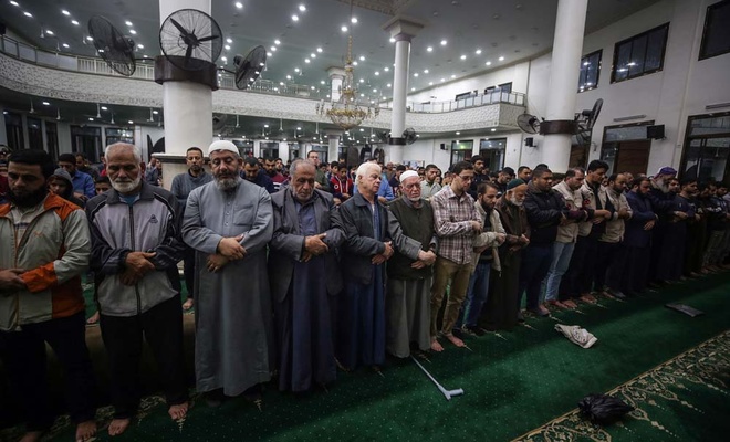 Gazzeli müslümanlar İHH gönüllüleri için toplandı