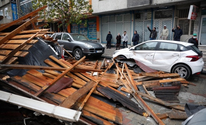 İstanbul'u fırtına vurdu: 4 kişi vefat etti