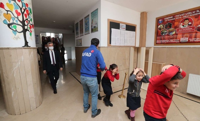 Gaziantep’te okulda deprem tatbikatı yapıldı