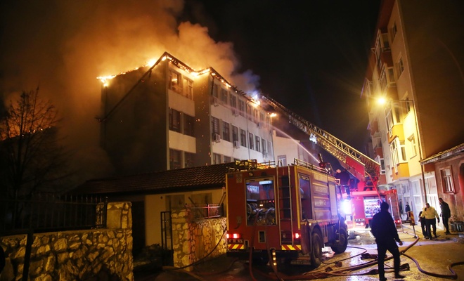 Kastamonu'da kamu kurumlarının bulunduğu binada yangın
