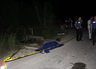 Antalya'da devrilen motosikletin sürücüsü öldü