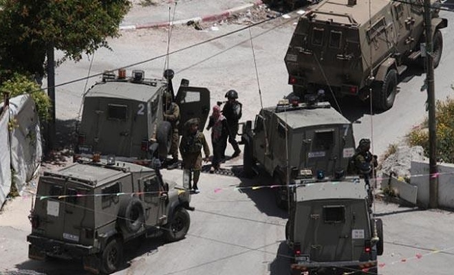 işgal rejimi güçleri Batı Şeria'da 10 Filistinliyi gözaltına aldı
