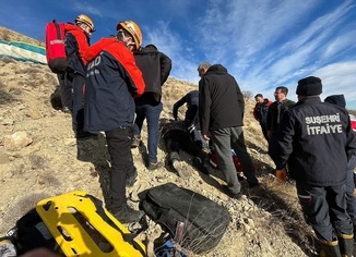 Rüzgara kapılarak düşen yamaç paraşütçüsü yaralandı