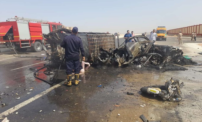 Mısır'da minibüs ile otomobil çarpıştı: 7 ölü