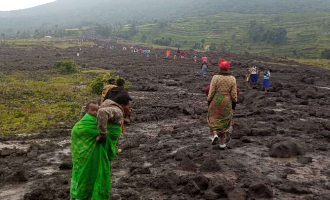 Uganda'da dağdan kaya parçaları ve çamur sürüklendi: 9 ölü