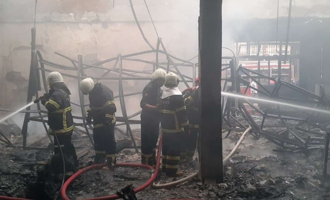 Adana Mobilyacılar Sitesi'nde yangın