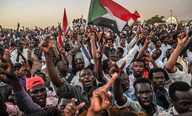 الاحتجاجات تتصاعد في مختلف المناطق بعد قرار التصعيد جراء مقتل متظاهرين في الخرطوم