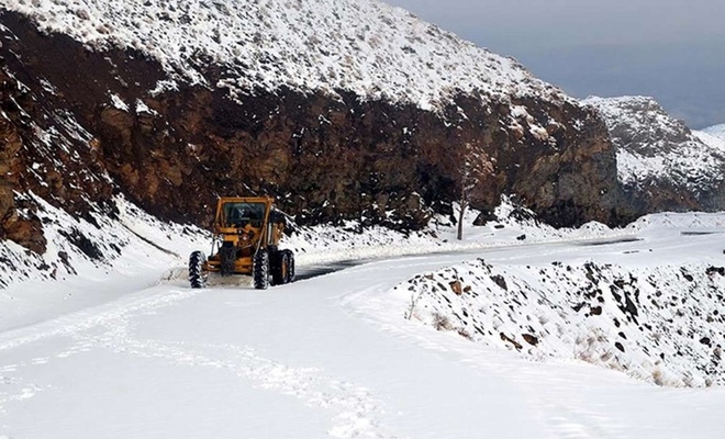 4 ilde 261 yerleşim biriminin yolu kar nedeniyle kapalı
