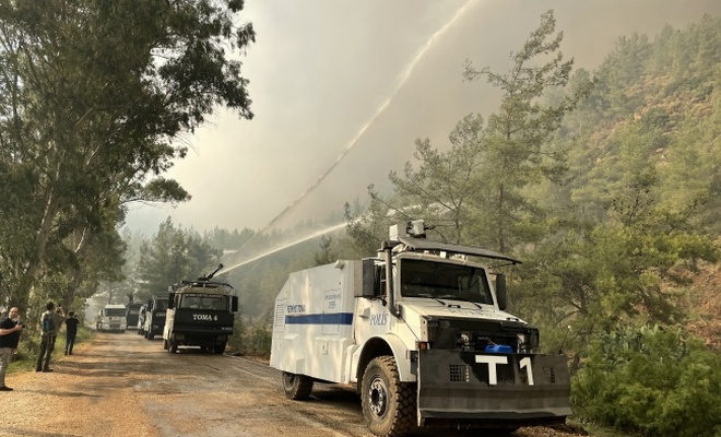 Marmaris'te yangın: Yangın koordinasyon merkezi tahliye ediliyor