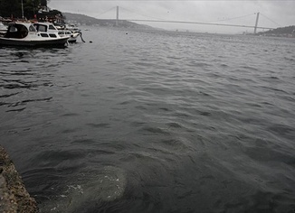 Üsküdar'da kanalizasyon suyu denize aktı!