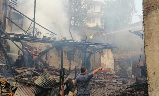 Yangın faciası: 4'ü çocuk 5 kişi hayatını kaybetti
