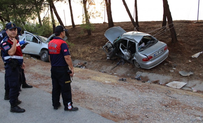 Aydın'daki trafik kazasında 2 kişi öldü, 4 kişi yaralandı