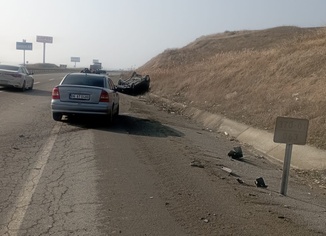 Batman'da çarpışan iki otomobilden biri takla attı