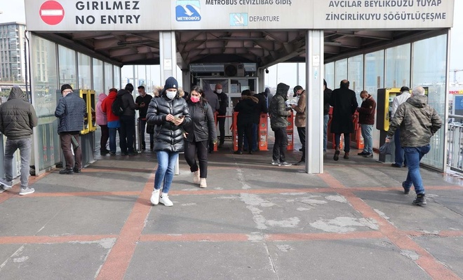 İstanbulkart'a HES kodu eşleşmesi yapamayan vatandaşlar toplu taşımaya binemedi