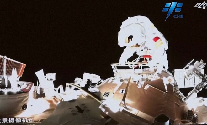 Çin'in taykonot ekibi uzay yürüyüşüne çıktı
