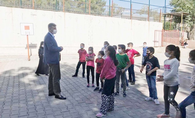 Kayapınar Belediye Başkanı Özhan, okulları ziyaret etti Doğruhaber