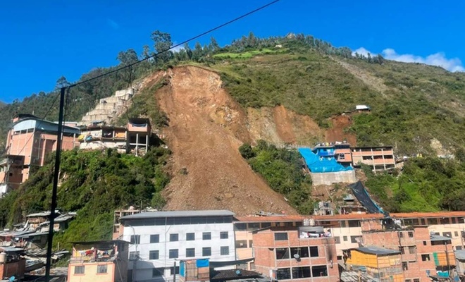 Peru'da toprak kayması