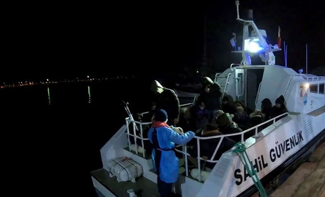 İzmir açıklarında 25 düzensiz göçmen kurtarıldı