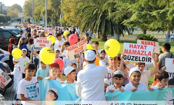 İstanbul'da yüzlerce çocuk "Hayat Namazla Güzeldir" etkinliğinde bir araya geldi