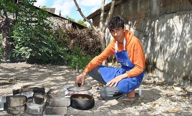 Köy evinde yaptığı yemeklerle fenomen olan Hataylı Taha'nın hesabı kapatıldı