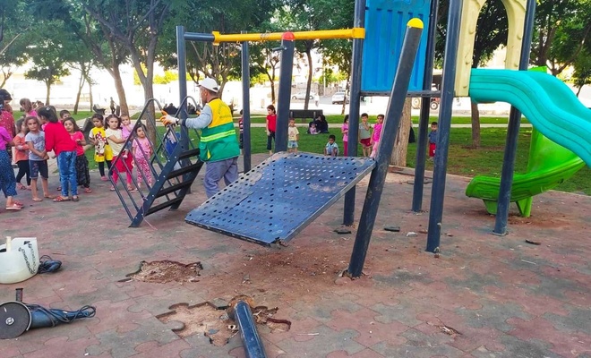 Şanlıurfa'da yeni açılan çocuk parkındaki oyun gruplarına zarar verildi