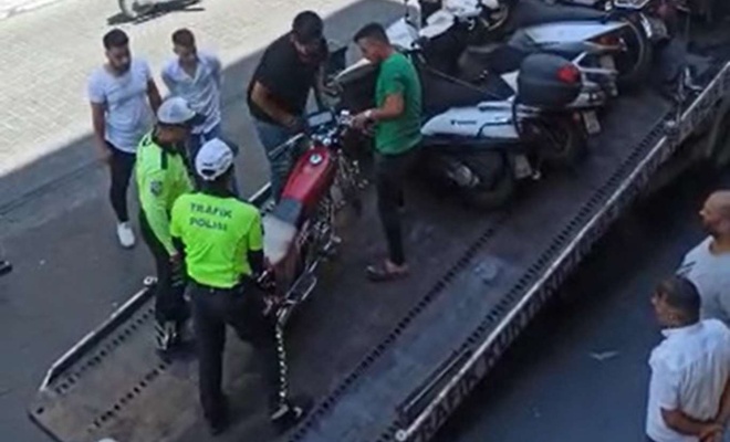 Gaziantep’te kaldırıma park edilen motosikletler toplandı