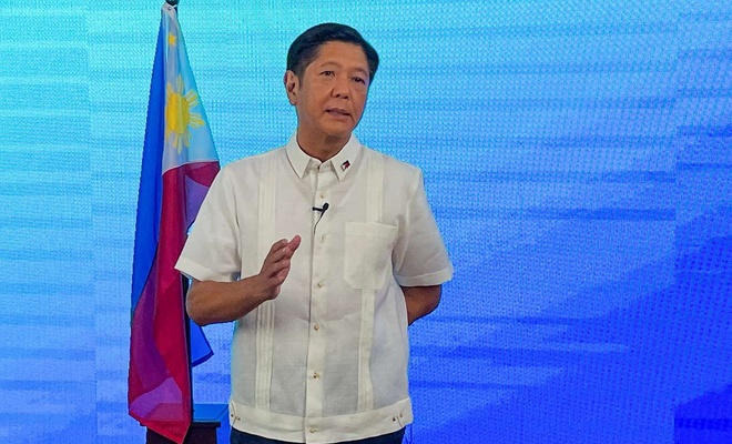 Filipinler'de devlet başkanlığına seçilen Marcos yemin ederek göreve başladı