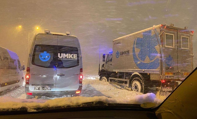 Bakan Koca: İstanbul'un farklı noktalarında UMKE ekipleri görevlendirildi