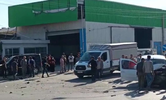Adana'da meydana gelen trafik kazasında biri bebek 10 kişi yaralandı