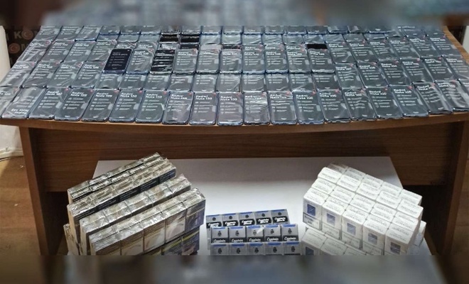Malatya'da çok sayıda akıllı telefon ile gümrük kaçağı sigara ele geçirildi